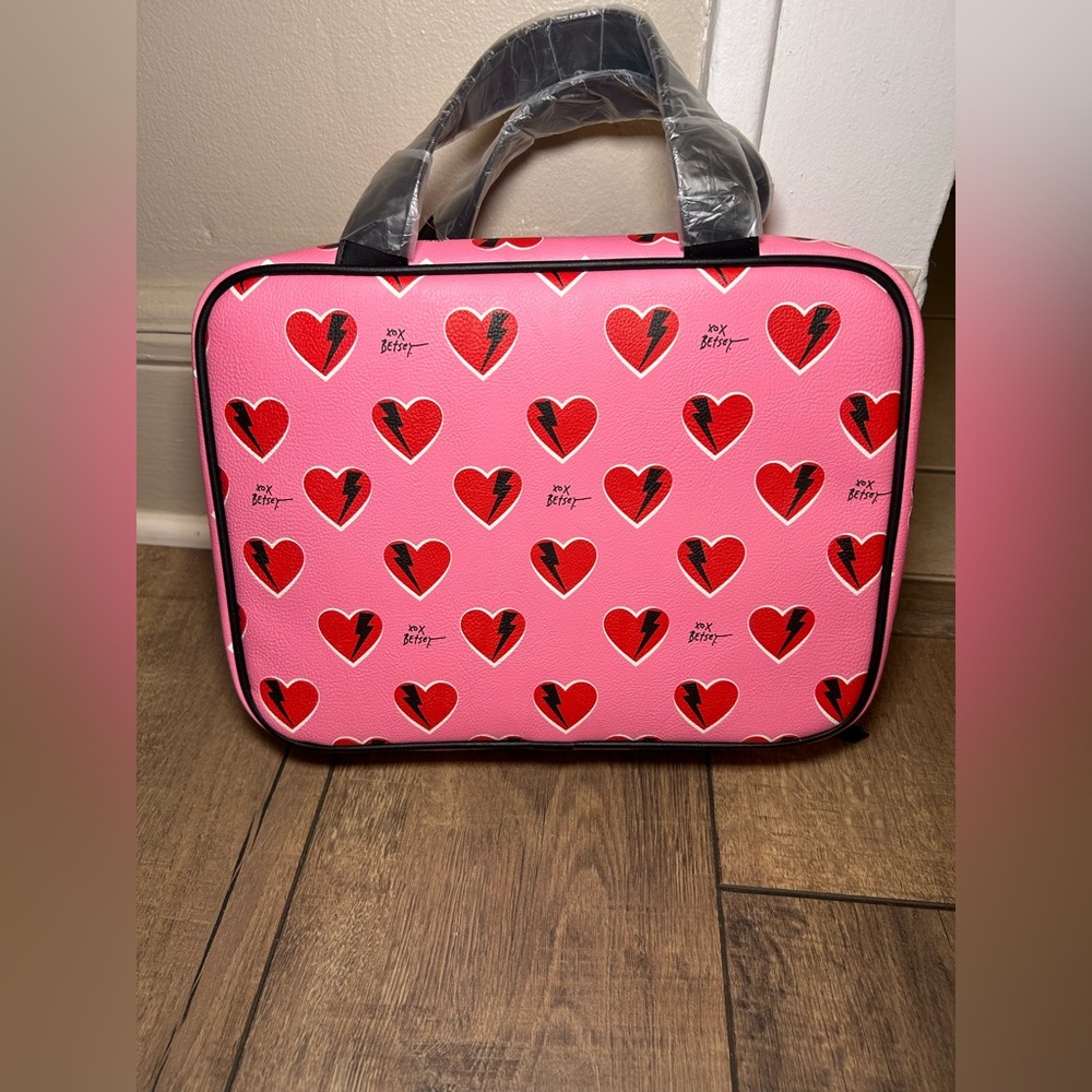 BETSEY JOHNSON *NWT* Large Travel Bag - Picture 2 of 4